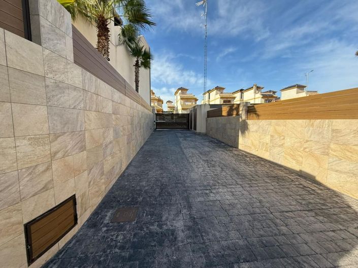 Image No.3-3 Bed Villa for sale