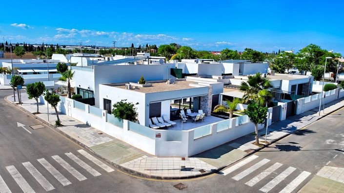 Image No.2-3 Bed Villa for sale