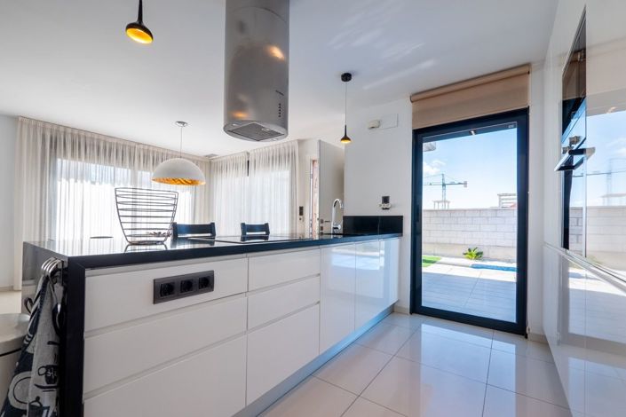 Image No.6-3 Bed Villa for sale