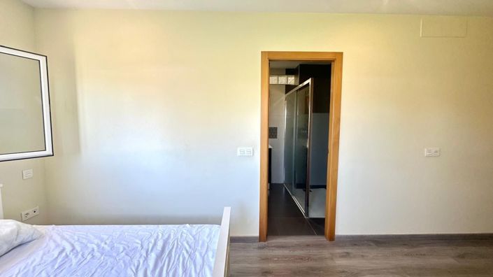 Image No.24-3 Bed Apartment for sale