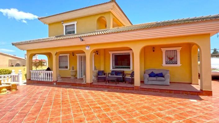 Image No.2-6 Bed Villa for sale