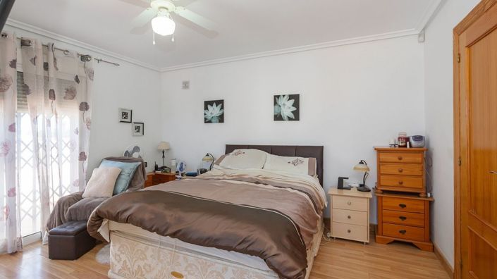 Image No.40-6 Bed Villa for sale