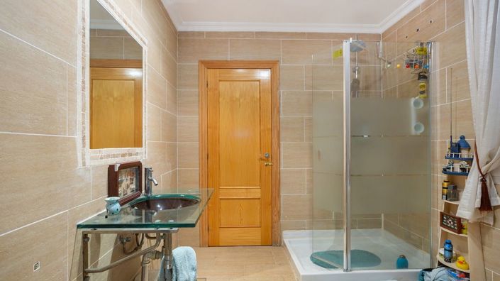 Image No.47-6 Bed Villa for sale