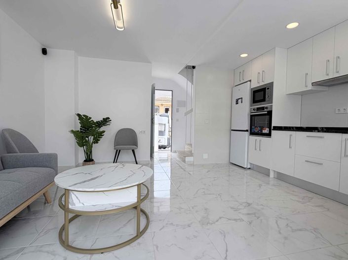 Image No.10-3 Bed House for sale
