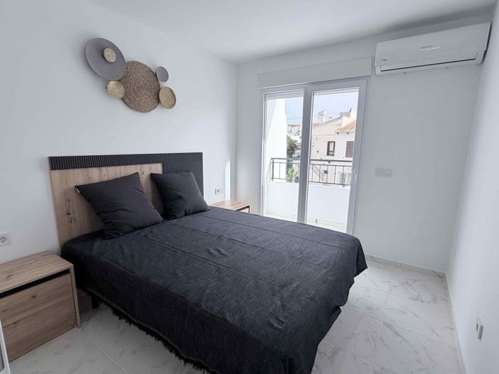 Image No.15-3 Bed House for sale