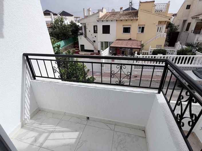 Image No.17-3 Bed House for sale