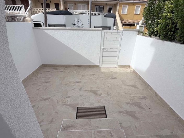 Image No.7-3 Bed House for sale