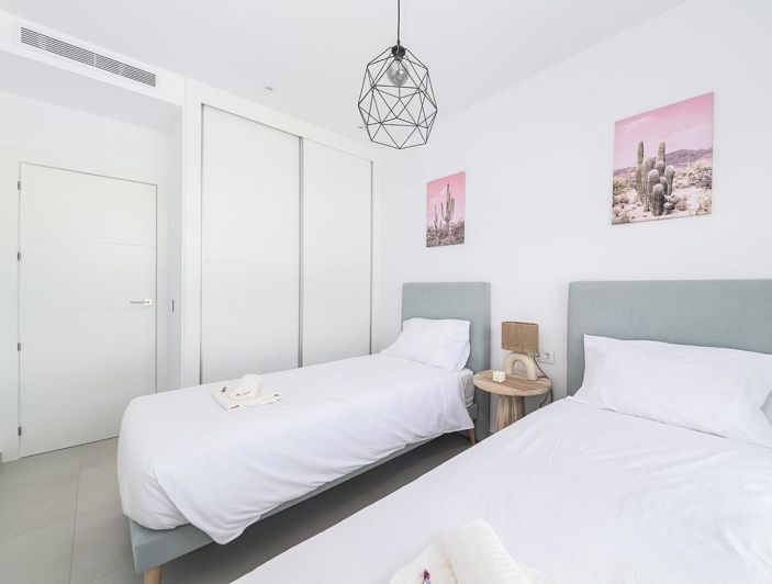Image No.8-2 Bed Apartment for sale