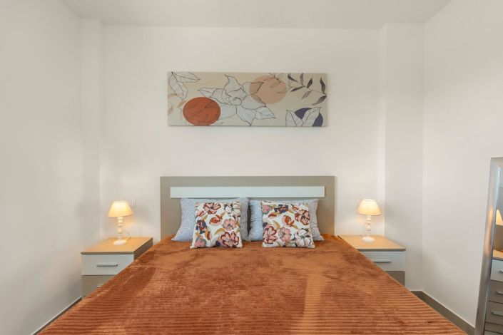 Image No.20-2 Bed Apartment for sale