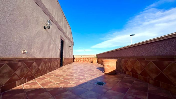 Image No.27-4 Bed House for sale