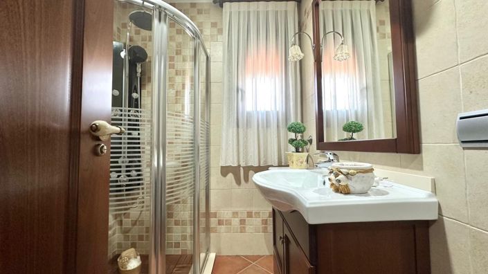 Image No.38-4 Bed House for sale
