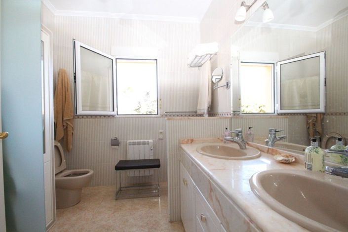 Image No.20-5 Bed Villa for sale