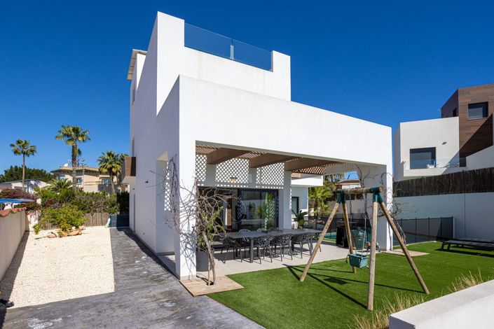 Image No.2-4 Bed Villa for sale