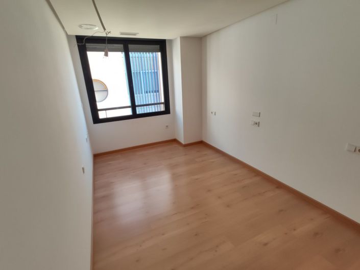 Image No.10-3 Bed Apartment for sale