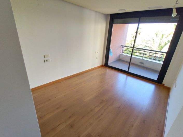 Image No.20-3 Bed Apartment for sale