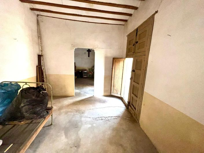Image No.18-8 Bed House for sale