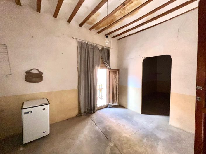 Image No.9-8 Bed House for sale