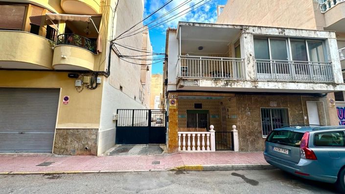 Image No.2-Maison de 4 chambres à vendre à Torrevieja