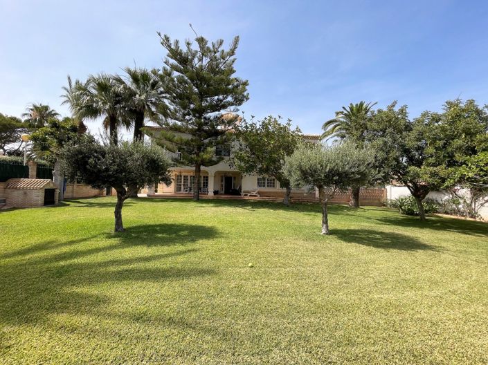Image No.2-Villa de 8 chambres à vendre à Cabo Roig