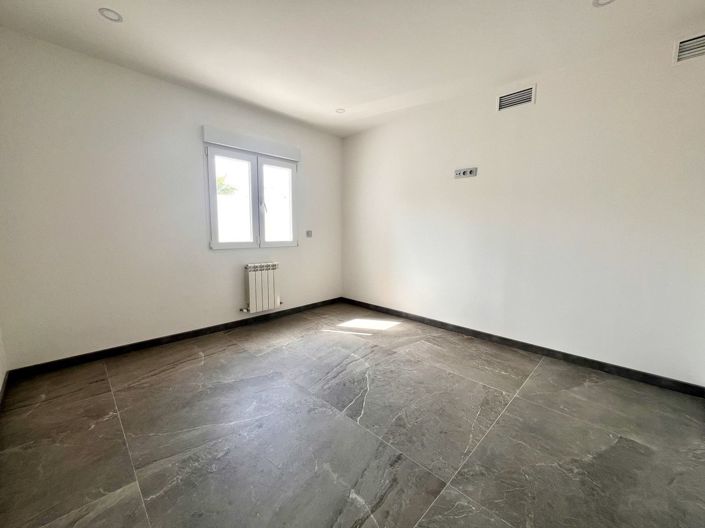 Image No.14-6 Bed Villa for sale