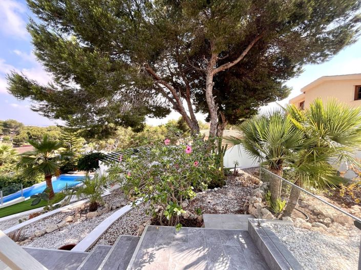 Image No.40-6 Bed Villa for sale