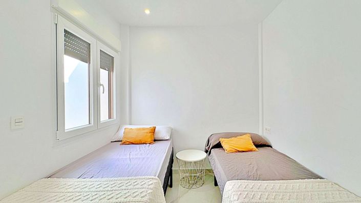 Image No.17-3 Bed House for sale
