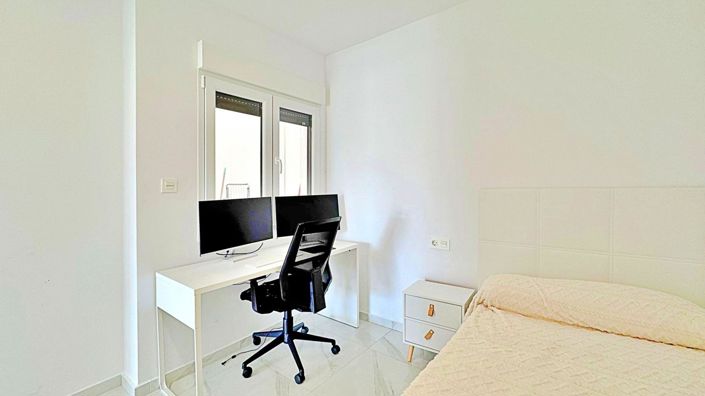 Image No.20-3 Bed House for sale