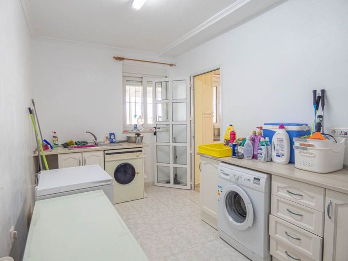 Image No.8-7 Bed Villa for sale