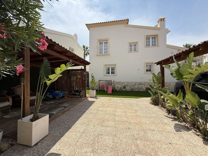 Image No.10-4 Bed Villa for sale