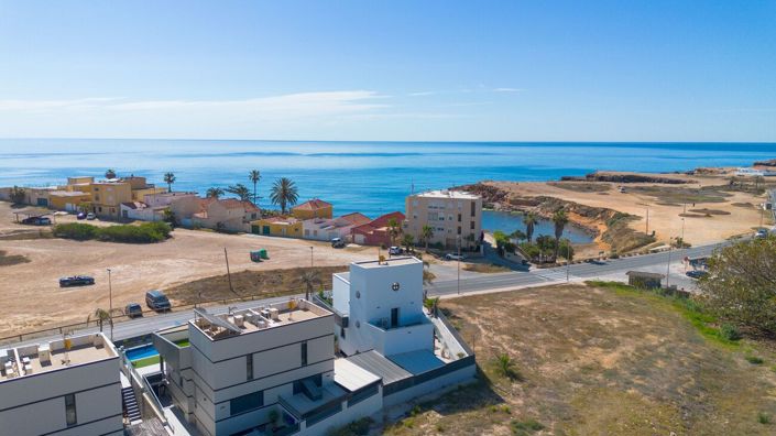 Image No.2-4 Bed Villa for sale
