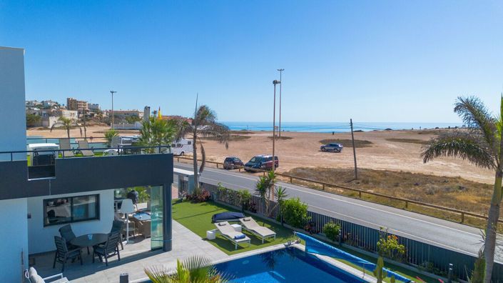Image No.4-4 Bed Villa for sale