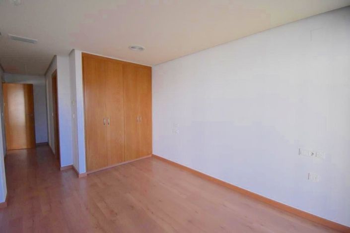 Image No.19-3 Bed Apartment for sale