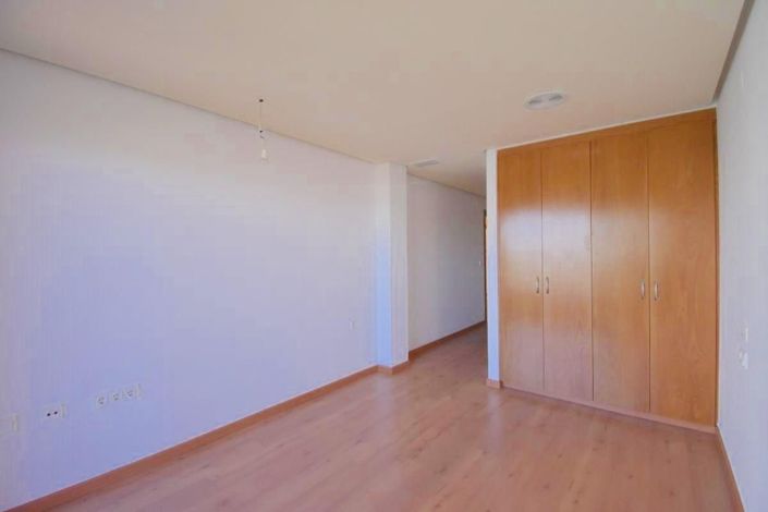 Image No.20-3 Bed Apartment for sale