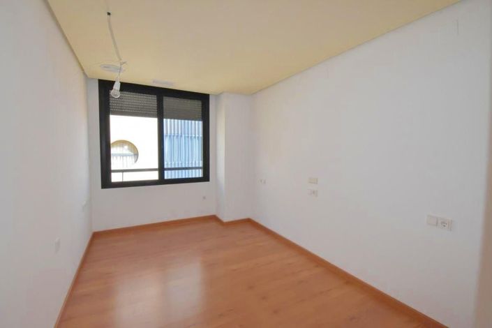 Image No.24-3 Bed Apartment for sale
