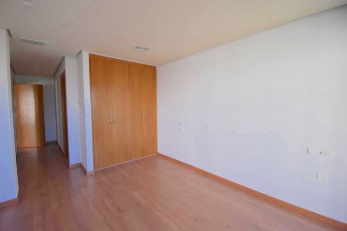 Image No.25-3 Bed Apartment for sale