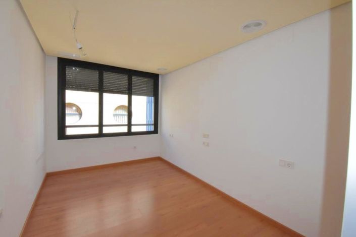 Image No.26-3 Bed Apartment for sale