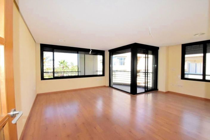 Image No.3-3 Bed Apartment for sale