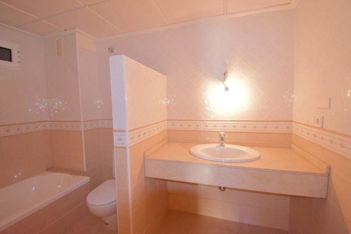 Image No.30-3 Bed Apartment for sale