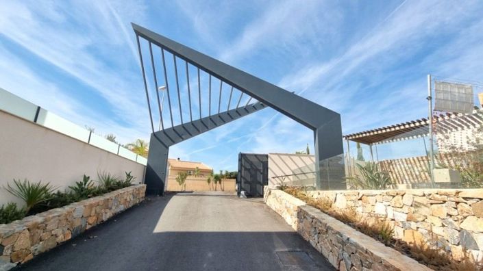 Image No.2-4 Bed Villa for sale