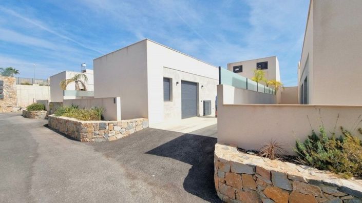 Image No.3-4 Bed Villa for sale