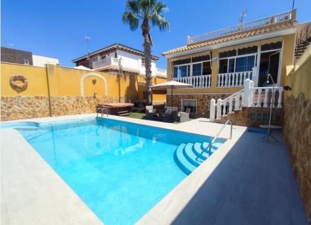 Image No.2-Villa de 6 chambres à vendre à Torrevieja
