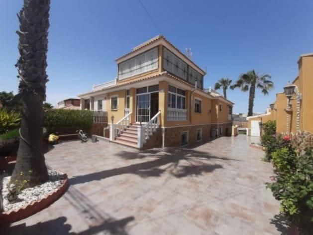 Image No.4-Villa de 6 chambres à vendre à Torrevieja