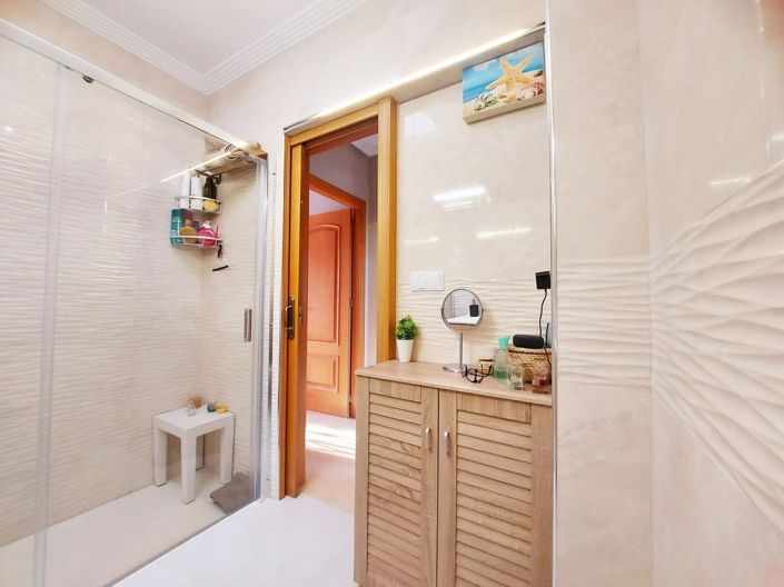 Image No.18-3 Bed House for sale