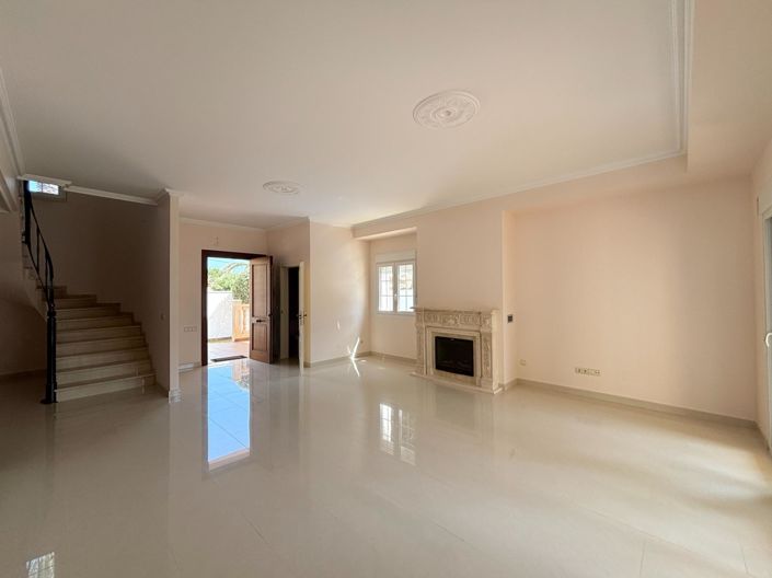 Image No.13-4 Bed Villa for sale