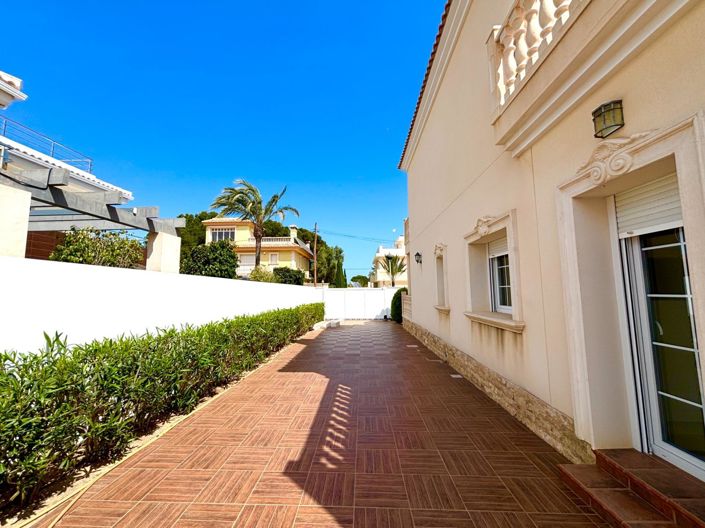 Image No.8-4 Bed Villa for sale
