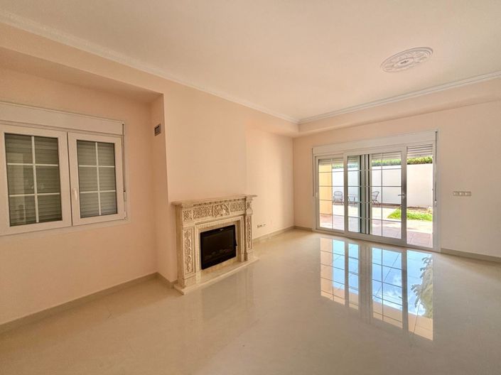 Image No.9-4 Bed Villa for sale