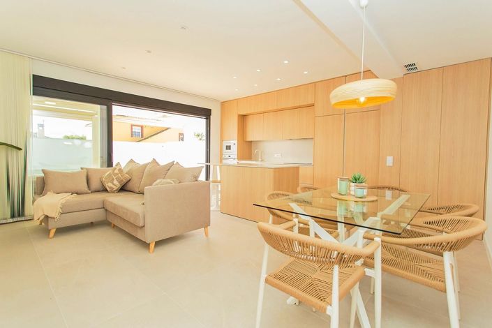 Image No.10-2 Bed House for sale