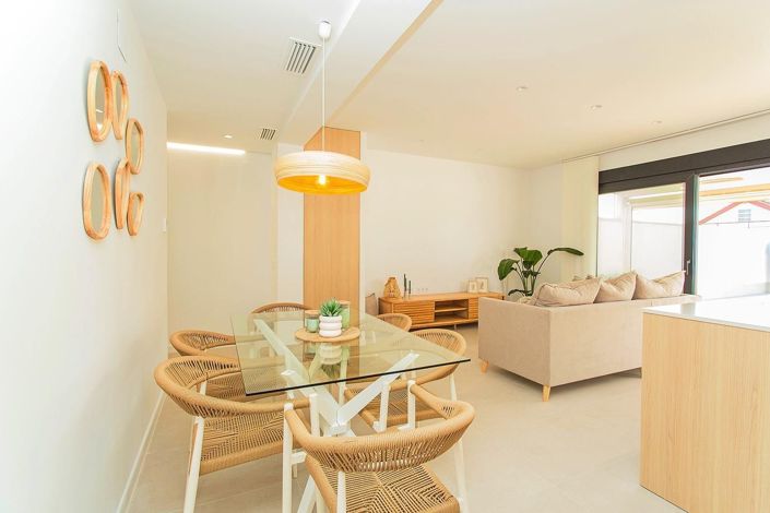 Image No.12-2 Bed House for sale