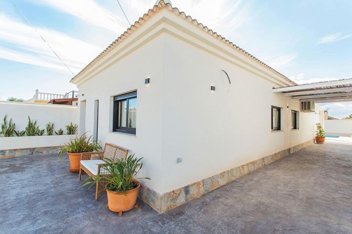 Image No.2-2 Bed House for sale