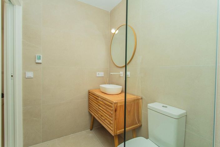 Image No.35-2 Bed House for sale